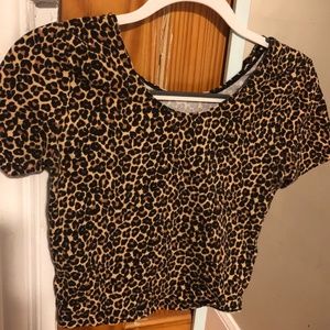Cheetah print short sleeve crop top